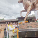 शहीद मेजर दुर्गा मल्ल की प्रतिमा का अनित थापा ने किया अनावरण