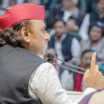कार्यकर्ताओं से मिले Akhilesh Yadav, बोले- 2027 में चूकना नहीं
