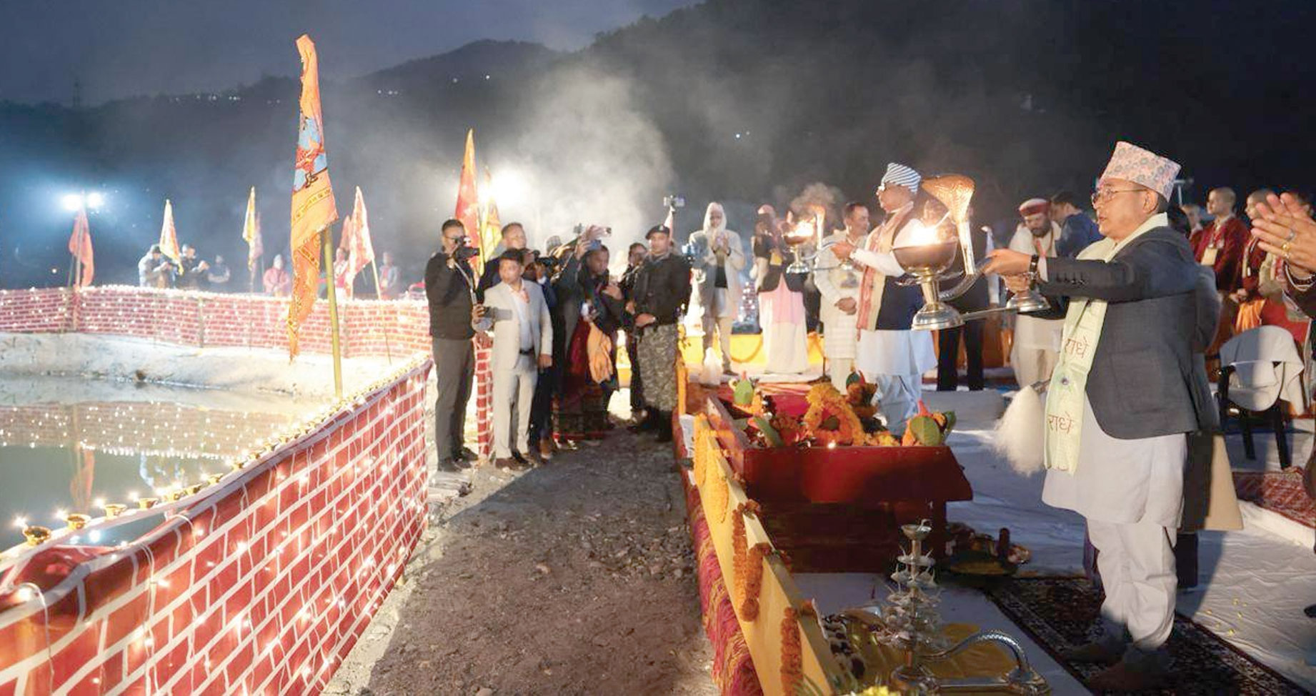 मुख्यमंत्री के साथ संध्या आरती में शामिल हुए राज्यपाल