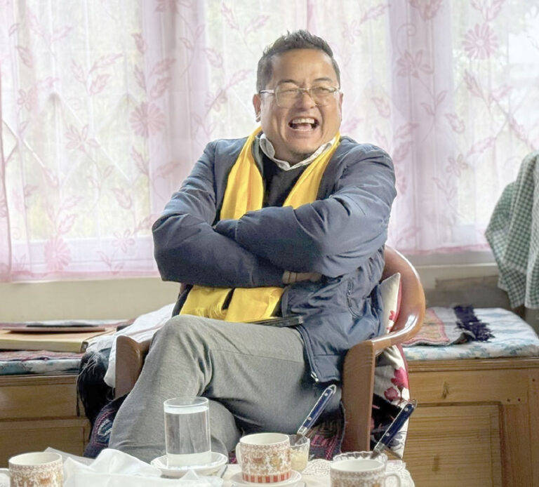 हिंसक आंदोलन का युग समाप्त हो चुका है : अजय एडवर्ड्स