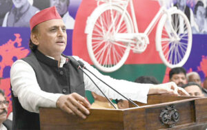 बटुकों का अपमान करने वालों को सजा क्यों नहीं : अखिलेश यादव