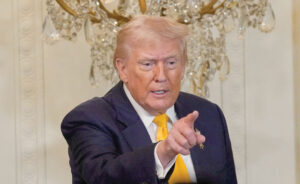 ट्रंप को लगा अमेरिकी सुप्रीम कोर्ट से झटका, कहा- टैरिफ गैरकानूनी, राष्ट्रपति को अधिकार नहीं