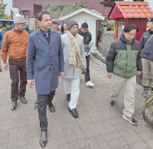 पूर्व राज्यपाल गंगा प्रसाद चौरसिया ने किया राबांग्ला का भ्रमण