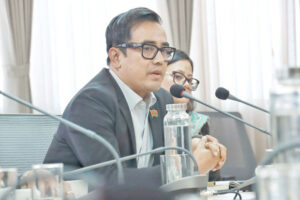 दिल्ली में अरुणाचल की तीन लड़कियों से दुर्व्यवहार का विरोध