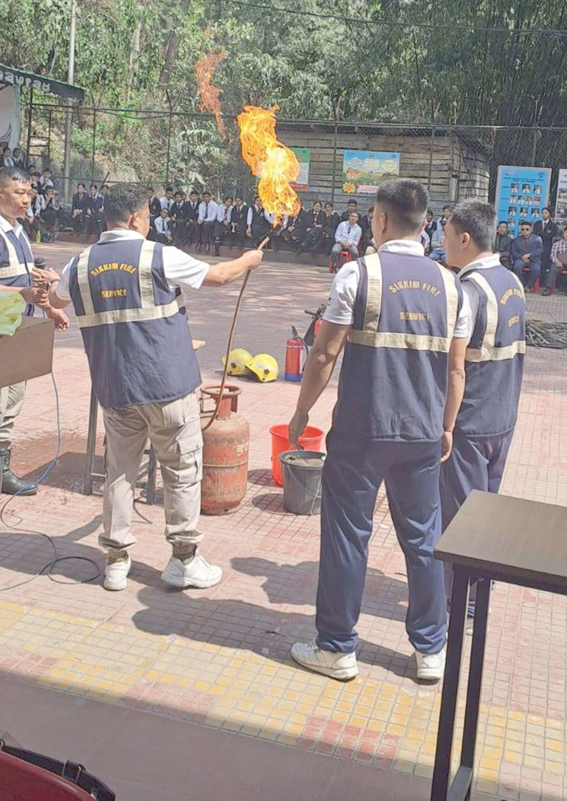 अग्नि सुरक्षा प्रदर्शन एवं प्रशिक्षण कार्यक्रम आयोजित