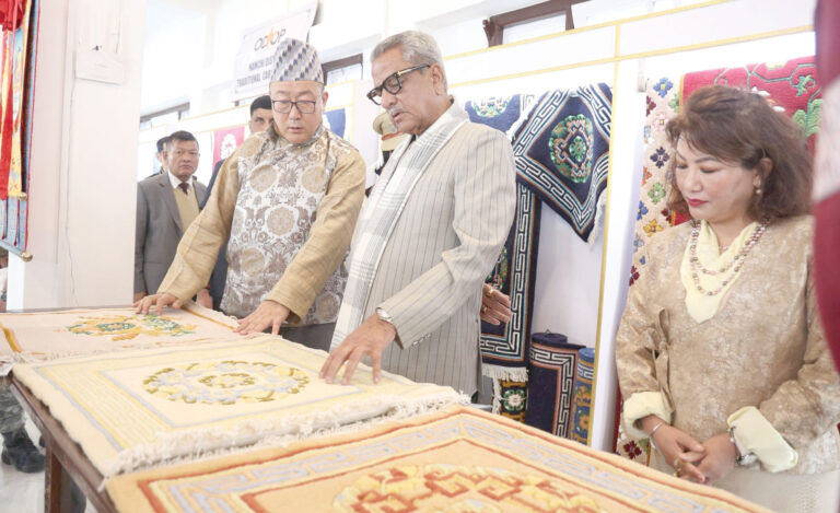 राज्यपाल ने हस्तशिल्प एवं हथकरघा निदेशालय का किया दौरा