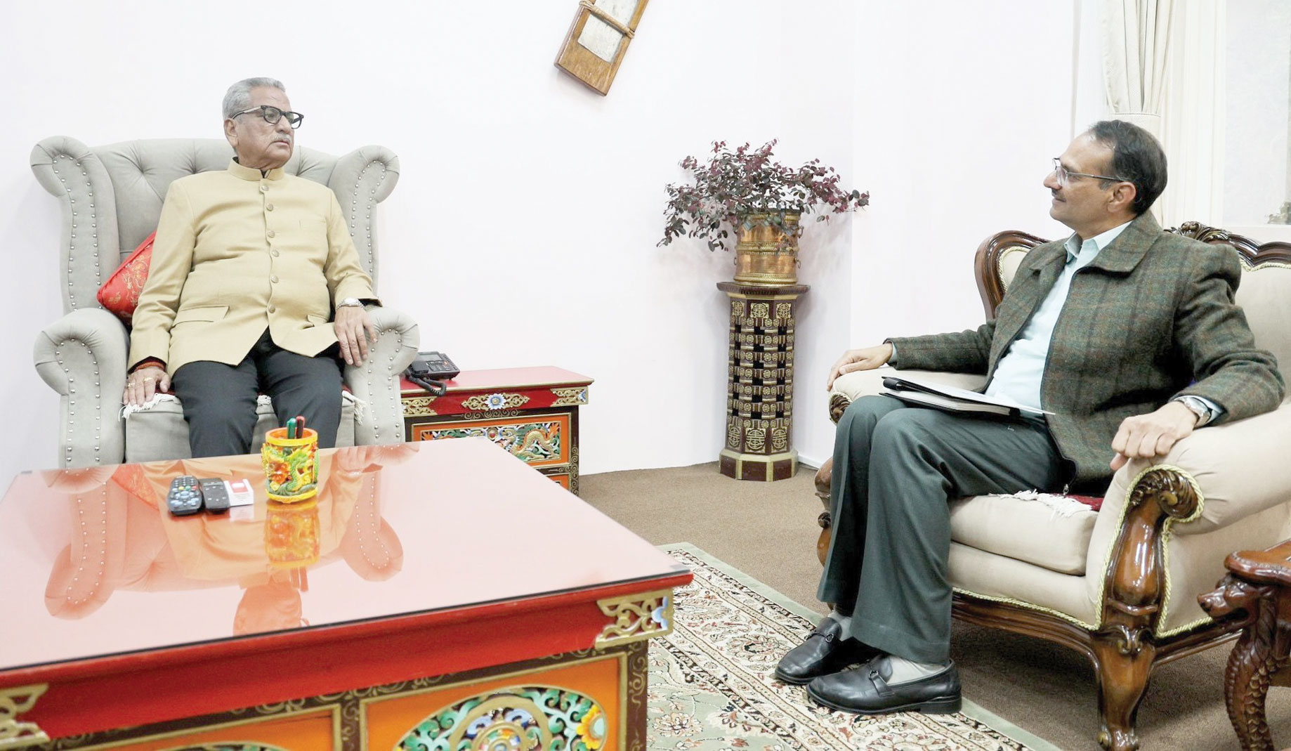 मुख्य सचिव ने की राज्यपाल से मुलाकात