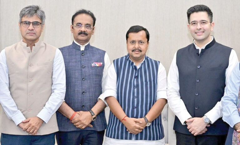 आप में सियासी भूकंप, 7 राज्यसभा सांसदों ने थामा बीजेपी का दामन