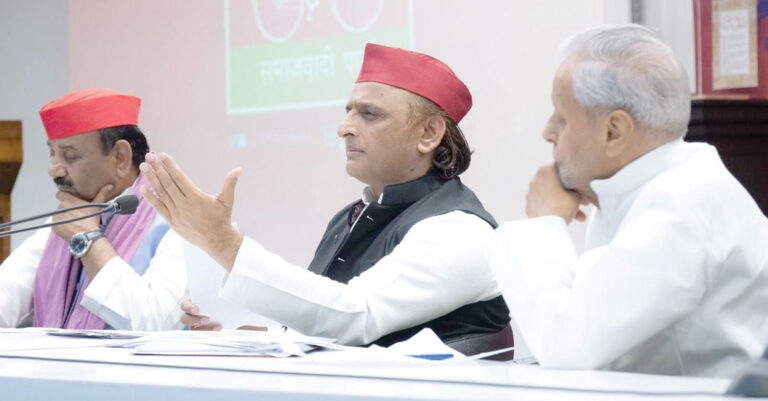 ‘300 यूनिट मुफ्त बिजली, महिलाओं को सालाना ₹40 हजार’, अखिलेश का चुनावी दांव