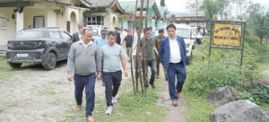 जिलाधिकारी ने एसडीएम व बीडीओ कार्यालय का किया दौरा