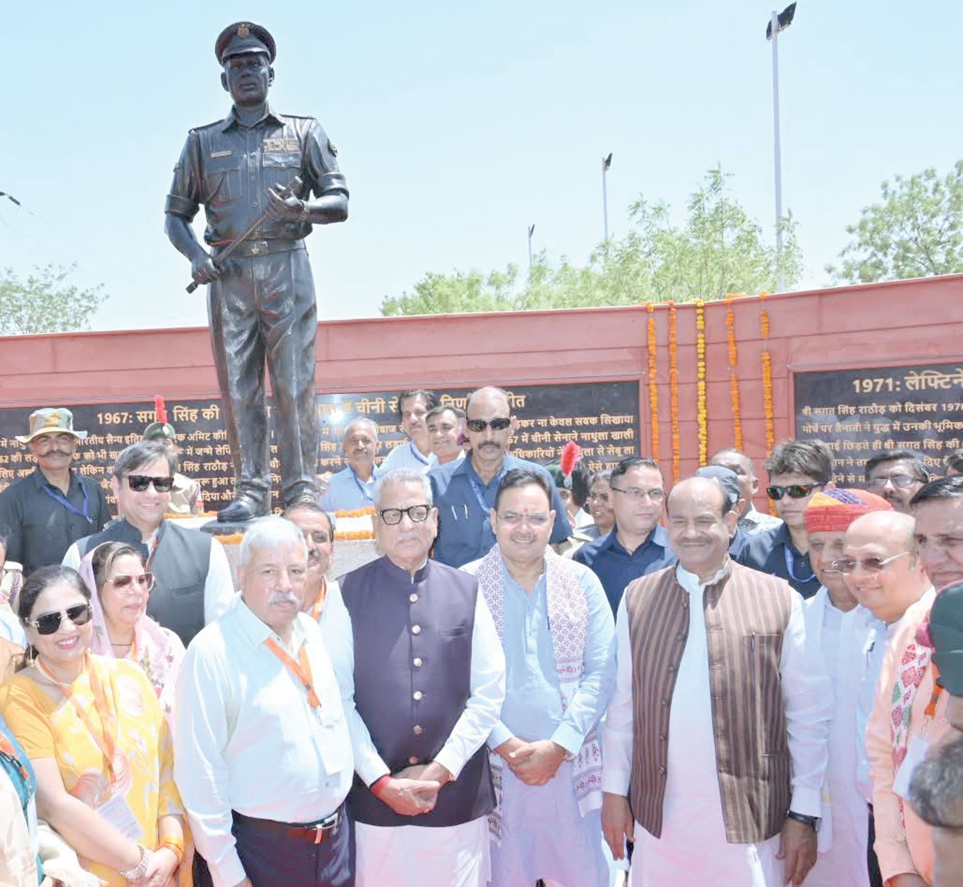 राज्यपाल ने चुरू में पद्मभूषण लेफ्टिनेंट जनरल सगत सिंह की प्रतिमा का किया अनावरण
