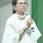 मेरी फ्लाइट रोकी गई : ममता बनर्जी