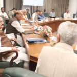 युद्ध के बीच सरकार अलर्ट, राजनाथ सिंह की अगुवाई में मंत्रियों की बैठक