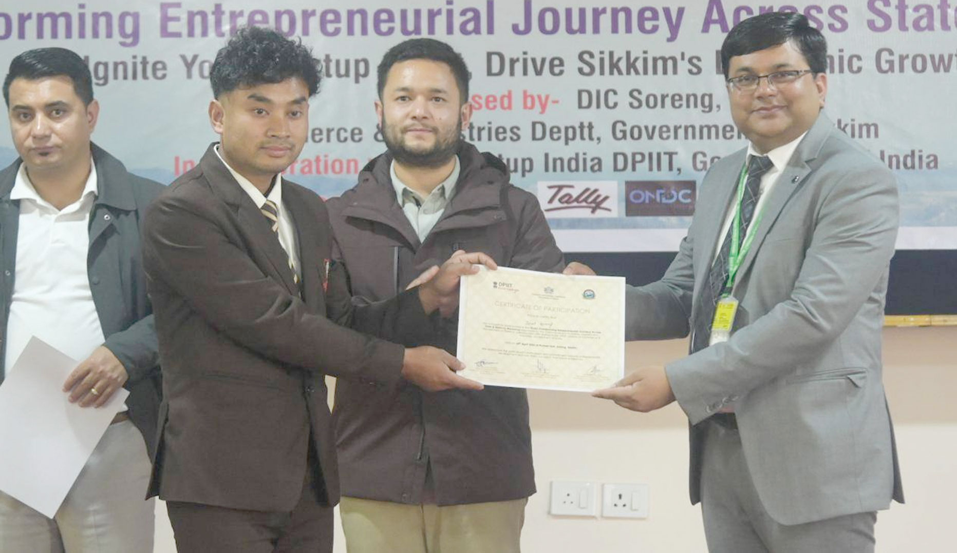 आर्थिक विकास में उद्यमिता की भूमिका महत्वपूर्ण : आदित्य गोले