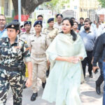 सम्राट चौधरी के ‘नो व्हीकल डे’ का असर, डीएम ई-रिक्शा से पहुंचीं ऑफिस