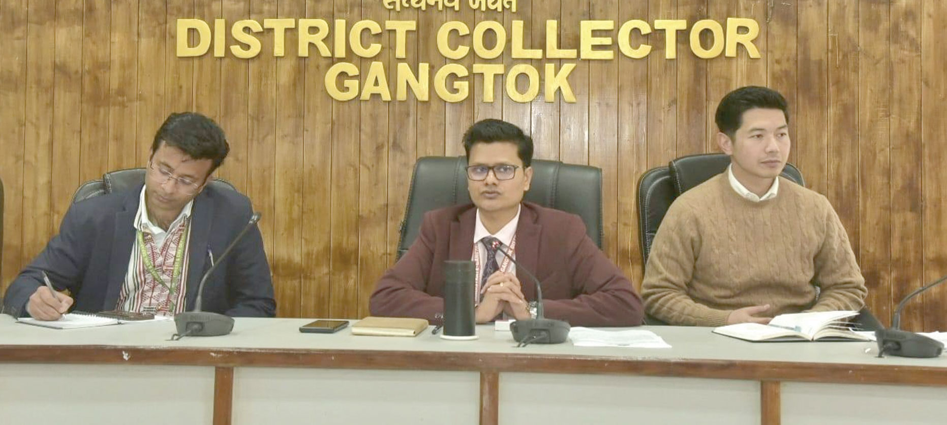 सरकारी योजनाओं की हुई समीक्ष, वित्त मंत्री के प्रस्तावित दौरे की तैयारियों पर चर्चा