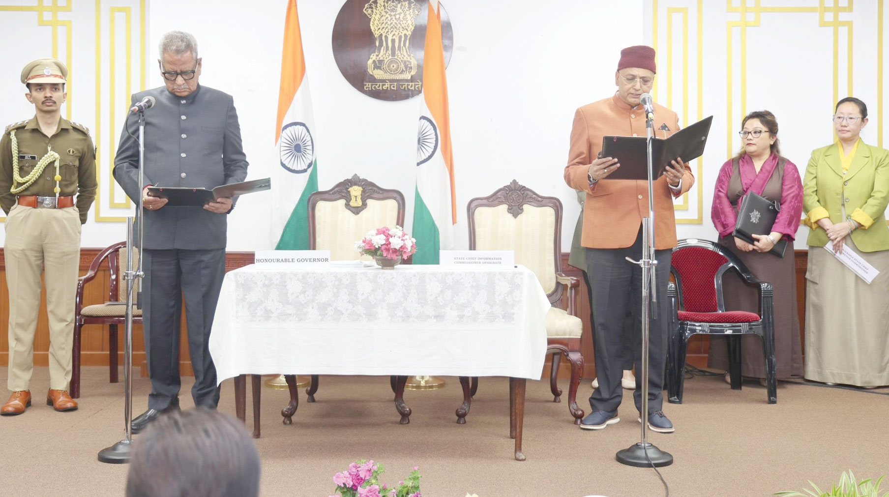राज्यपाल ने मुख्य सूचना आयुक्त को दिलाई शपथ