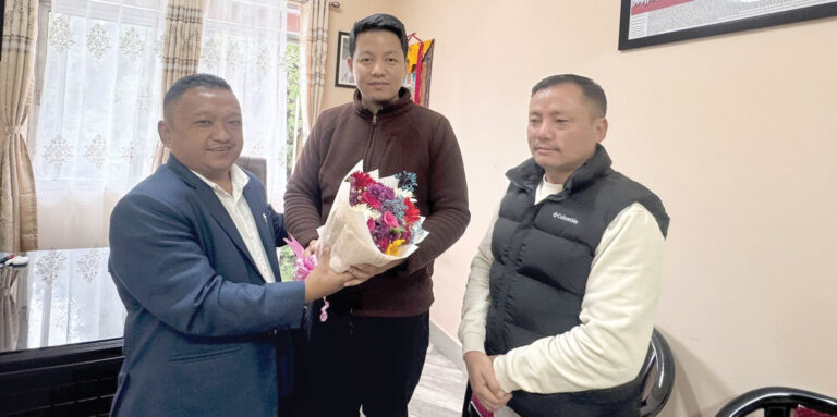 श्रम विभाग के ओएसडी ने सांसद सुब्बा से की मुलाकात