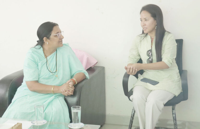 महिलाओं के योगदान के बिना विकास अधूरा : सावित्री ठाकुर