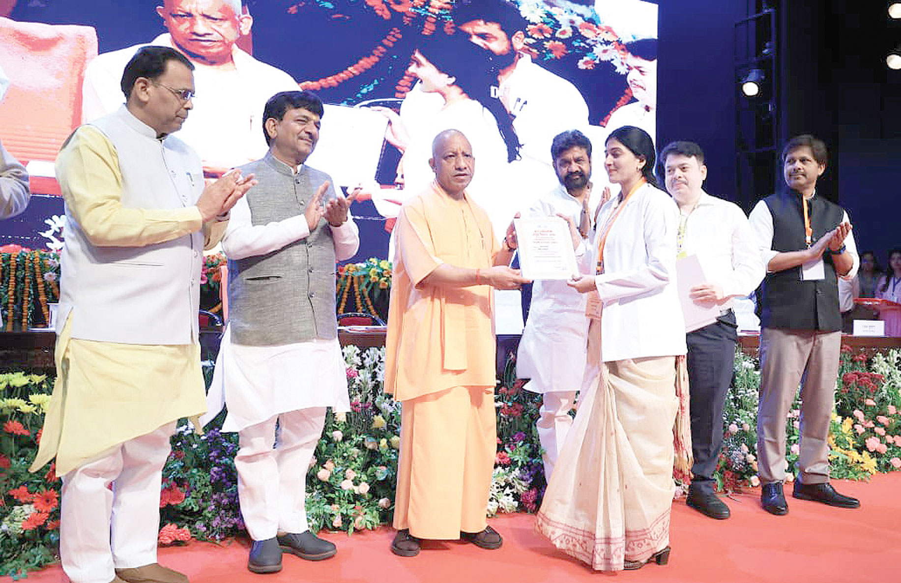UP में अब योग्यता ही सरकारी नौकरी का आधार : CM योगी
