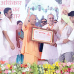 सज्जनों की रक्षा, दुष्टों का दमन जरूरी : सीएम योगी