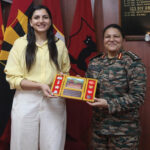 जिलाधिकारी ने प्रेरणास्थल जाकर शहीदों को किया नमन