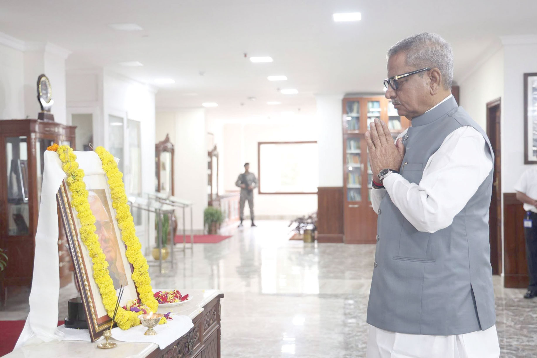 अटल बिहारी वाजपेयी की पुण्यतिथि पर राज्यपाल ने दी श्रद्धांजलि