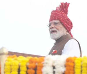 भारत को रक्षा विनिर्माण का वैश्विक केंद्र बनाना होगा : पीएम मोदी