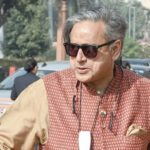 एफसीआरए संशोधन बिल का विरोध करें विपक्ष: शशि थरूर