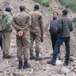 भूस्खलन प्रभावित क्षेत्र का मंत्री सामदुप लेप्चा ने लिया जायजा